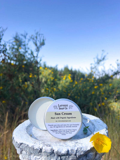 Natural sun cream with organic ingredients for skin protection and hydration